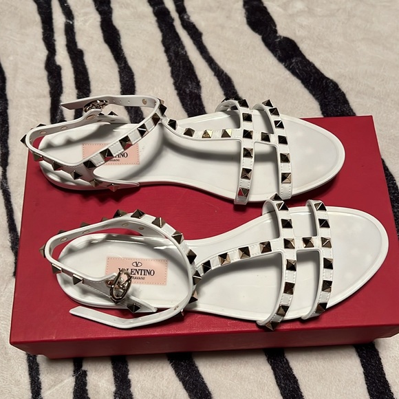 Valentino ROCKSTUD FLAT RUBBER SANDAL - Picture 3 of 4